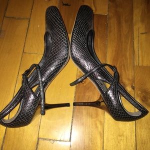 Via Spiga grey/silver snakeskin pumps sz 8